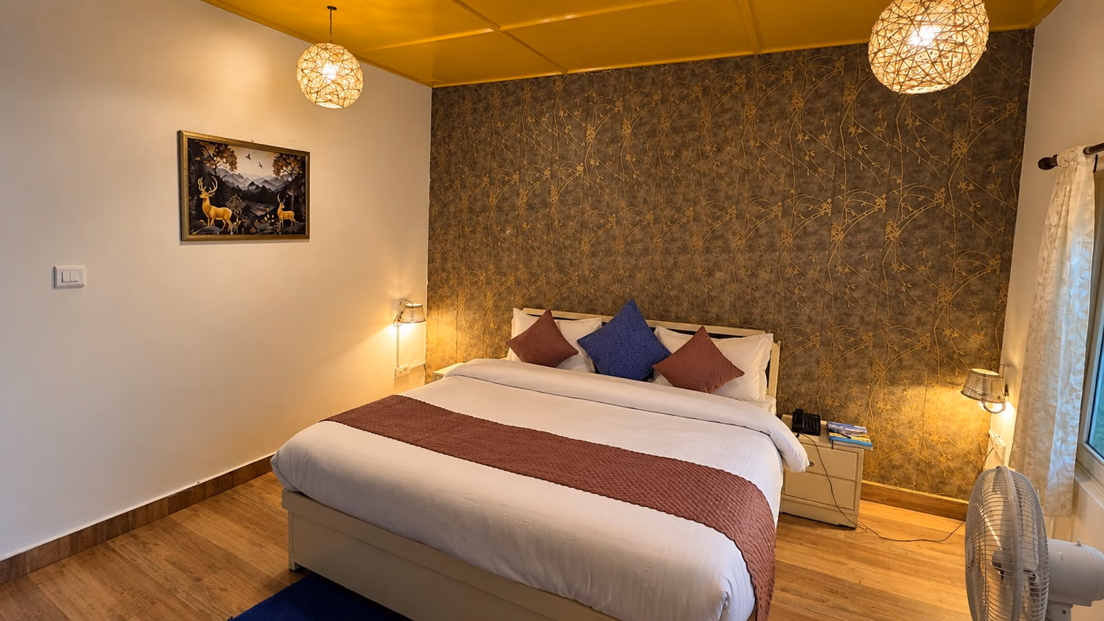 King bed and seating in room 102 of the Luxury King category