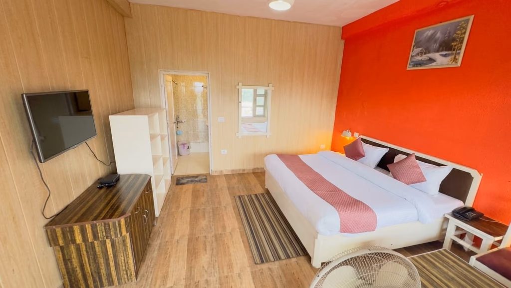 Standard room 201 looking towards the bathroom door